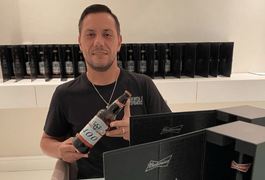 diego-alves-posa-con-cervezas-por-el-record-de-goles-de-messi--instagram-diegoalves