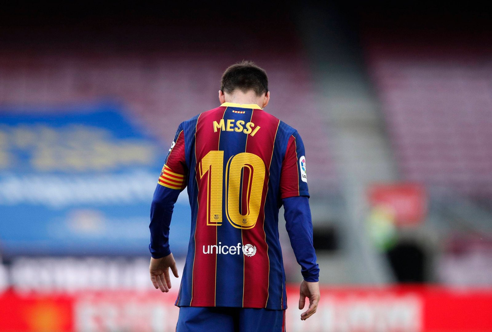 FC Barcelona announce Leo Messi will not be staying at the club