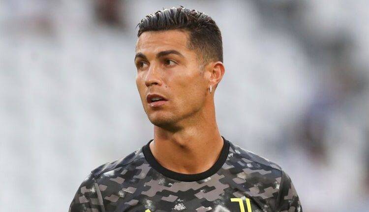 Cristiano Ronaldo "left Italy by jet" to complete his transfer to club Manchester