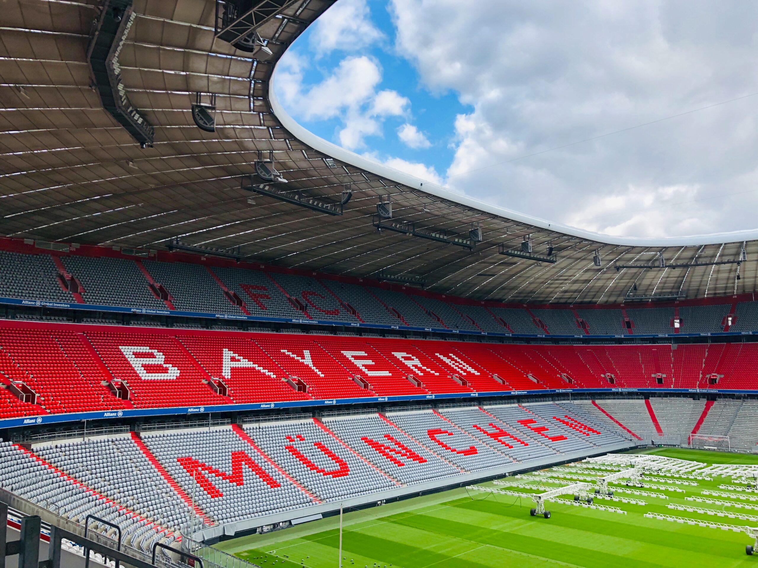 Alphonso Davies' Future: Bayern Munich Acknowledges Real Madrid's Interest