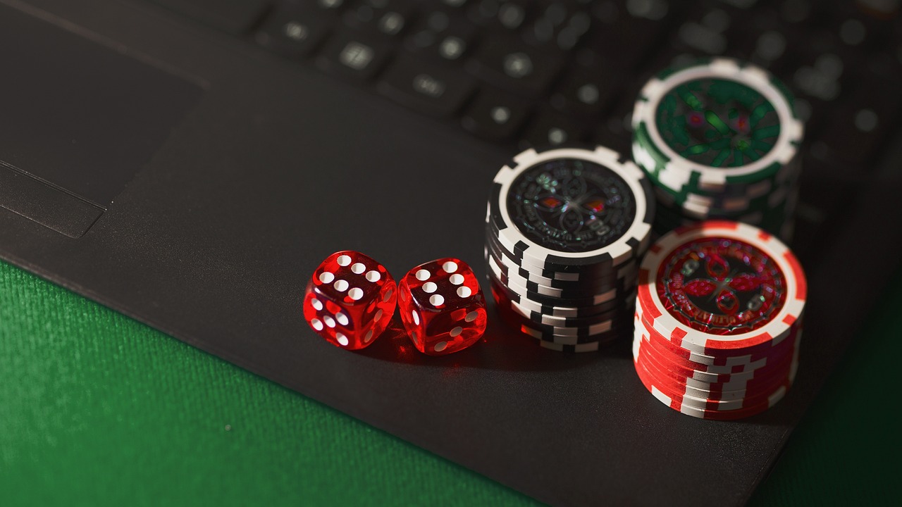 Separating Fact from Fiction When It Comes to Online Casinos