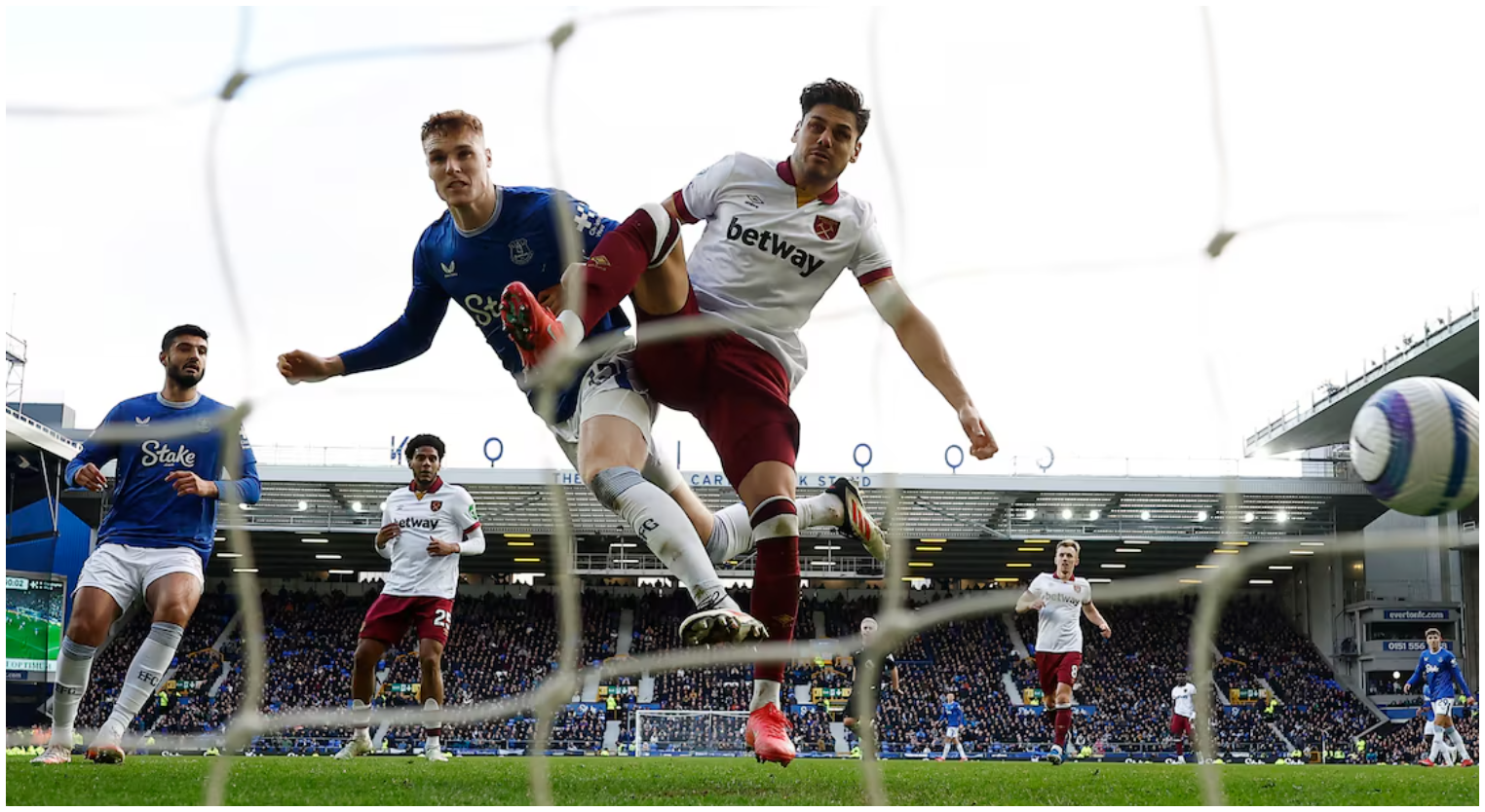 O'Brien's Late Header Extends Everton's Unbeaten Streak in Stalemate with West Ham