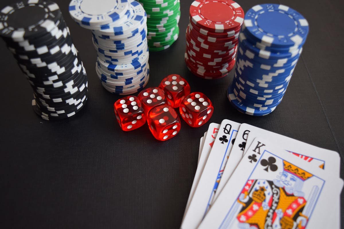 How to Navigate the World of Online Casinos