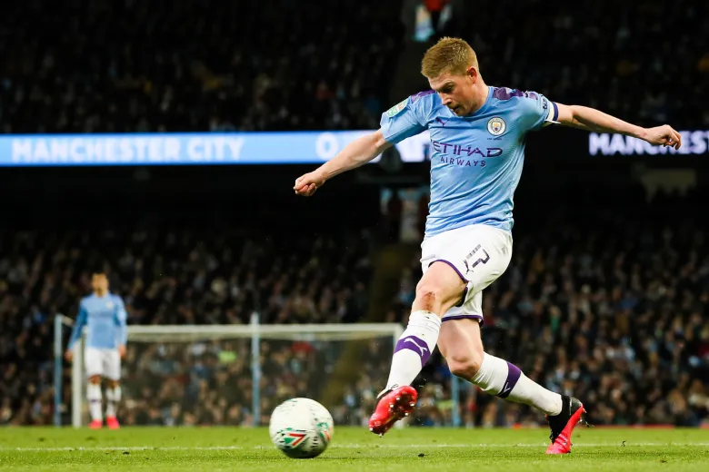 Pourquoi les « passes en diagonale » ouvrent le jeu dans le football