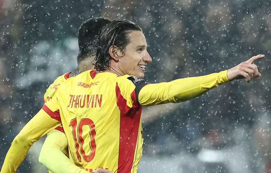Lens stun Lille 3-0 in Derby du Nord to hand rivals first league defeat