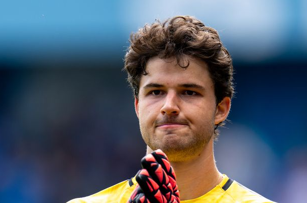 Manchester United Invest in Future with €21m Capture of Goalkeeper Senne Lammens