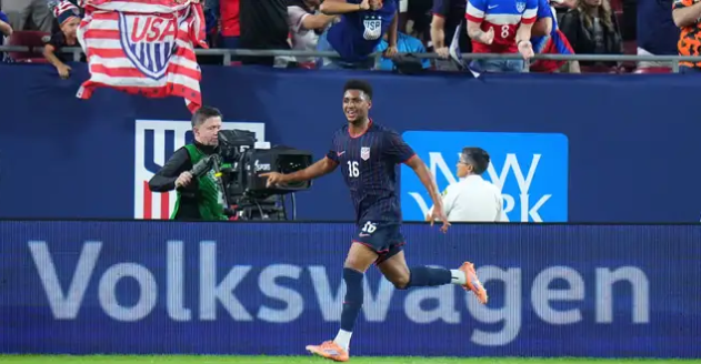 Villarreal Secure Alex Freeman in Long Term Deal Through 2032