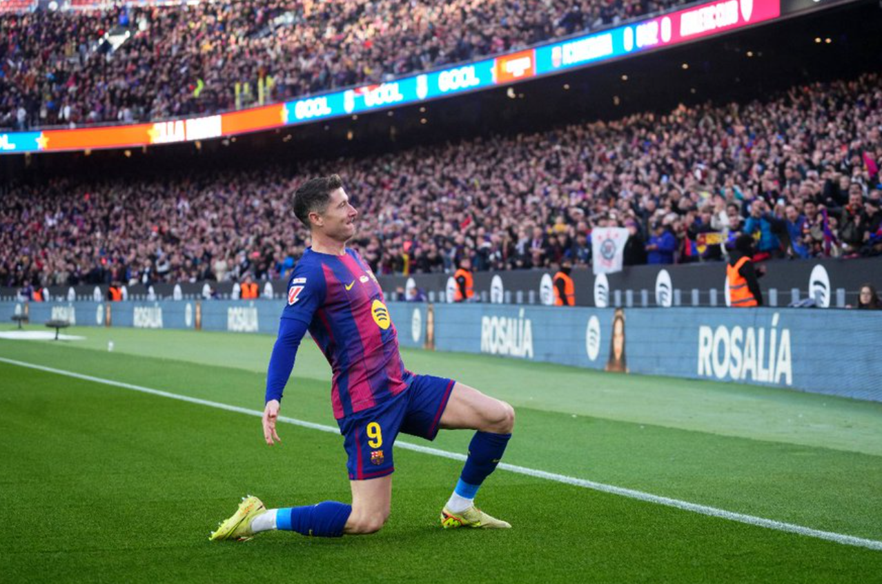 Barcelona fans give Robert Lewandowski emotional farewell at Camp Nou